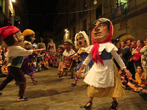 Fires de Girona 2014. Ballades de capgrossos, gegants i &Agrave;guila de la ciutat a la pla&ccedil;a del Vi