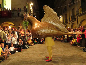 Fires de Girona 2014. Ballades de capgrossos, gegants i &Agrave;guila de la ciutat a la pla&ccedil;a del Vi