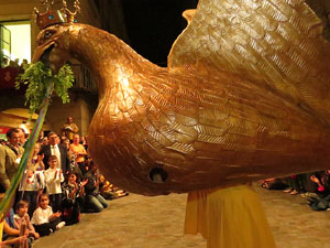 Fires de Girona 2014. Ballades de capgrossos, gegants i &Agrave;guila de la ciutat a la pla&ccedil;a del Vi
