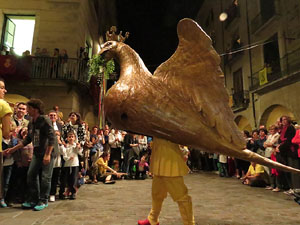 Fires de Girona 2014. Ballades de capgrossos, gegants i &Agrave;guila de la ciutat a la pla&ccedil;a del Vi