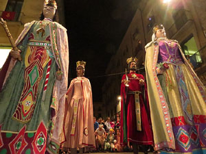 Fires de Girona 2014. Ballades de capgrossos, gegants i &Agrave;guila de la ciutat a la pla&ccedil;a del Vi