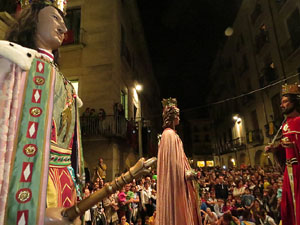 Fires de Girona 2014. Ballades de capgrossos, gegants i &Agrave;guila de la ciutat a la pla&ccedil;a del Vi