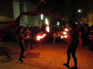 Fires de Girona 2014. Espectacle la bella i les b&egrave;sties, a c&agrave;rrec de Carros de Foc