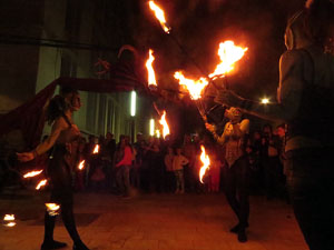 Fires de Girona 2014. Espectacle la bella i les b&egrave;sties, a c&agrave;rrec de Carros de Foc