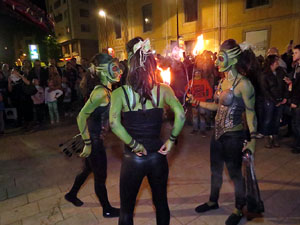 Fires de Girona 2014. Espectacle la bella i les b&egrave;sties, a c&agrave;rrec de Carros de Foc