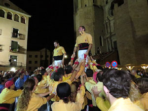 Fires de Girona 2014. Castells de vigilia a c&agrave;rrec de Marrecs de Salt i Castellers de Badalona