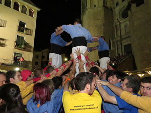 Fires de Girona 2014. Castells de vigilia a c&agrave;rrec de Marrecs de Salt i Castellers de Badalona