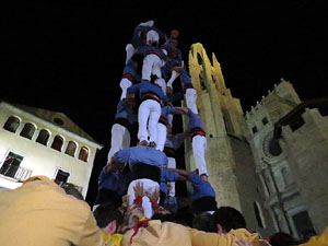 Fires de Girona 2014. Castells de vigilia a c&agrave;rrec de Marrecs de Salt i Castellers de Badalona