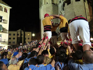 Fires de Girona 2014. Castells de vigilia a c&agrave;rrec de Marrecs de Salt i Castellers de Badalona