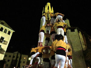 Fires de Girona 2014. Castells de vigilia a c&agrave;rrec de Marrecs de Salt i Castellers de Badalona