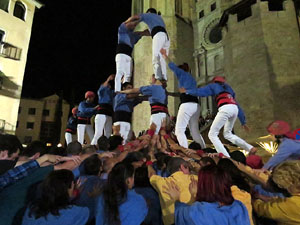 Fires de Girona 2014. Castells de vigilia a c&agrave;rrec de Marrecs de Salt i Castellers de Badalona