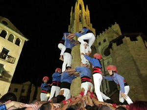 Fires de Girona 2014. Castells de vigilia a c&agrave;rrec de Marrecs de Salt i Castellers de Badalona
