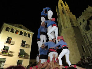 Fires de Girona 2014. Castells de vigilia a c&agrave;rrec de Marrecs de Salt i Castellers de Badalona