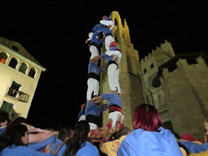 Fires de Girona 2014. Castells de vigilia a c&agrave;rrec de Marrecs de Salt i Castellers de Badalona