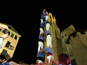 Fires de Girona 2014. Castells de vigilia a c&agrave;rrec de Marrecs de Salt i Castellers de Badalona