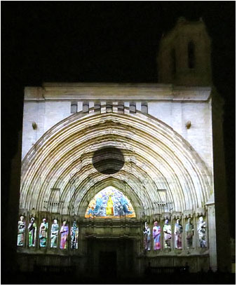 Projecci&oacute; de la Porta dels Ap&ograve;stols a la fa&ccedil;ana de la Catedral