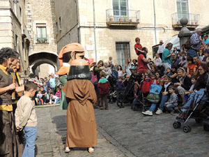 Fires 2014 a Girona. Passejada pel Barri Vell amb els capgrossos de Girona