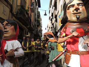 Fires 2014 a Girona. Passejada pel Barri Vell amb els capgrossos de Girona