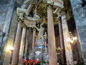 Fires de Girona 2014. L'ofici de Sant Narc&iacute;s a la bas&iacute;lica de Sant Feliu