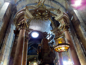 Fires de Girona 2014. L'ofici de Sant Narc&iacute;s a la bas&iacute;lica de Sant Feliu