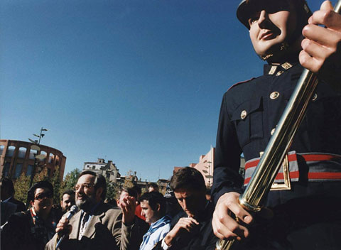 Bateig del gegant&oacute; Narc&iacute; a la pla&ccedil;a de la Constituci&oacute; durant les Fires de Sant Narc&iacute;s 1995