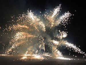 Girona10. Espectacle de cloenda a c&egrave;rrec de Diables de l'Onyar