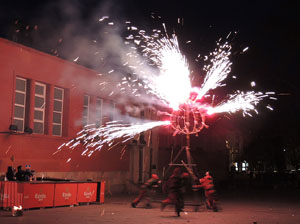 Girona10. Espectacle de cloenda a c&egrave;rrec de Diables de l'Onyar