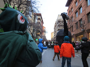 Girona10. Cercavila amb Girona Marxing Band i la Mula Baba