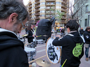 Girona10. Cercavila amb Girona Marxing Band i la Mula Baba