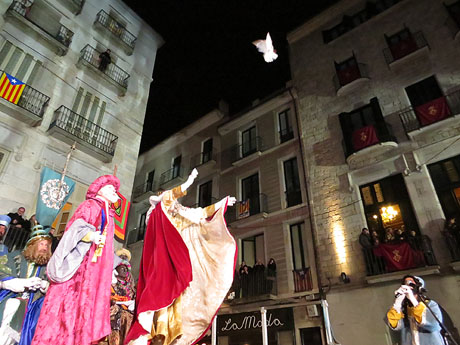 La Cavalcada de Reis 2015. Arribada a la pla&ccedil;a del Vi
