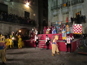 La Cavalcada de Reis 2015. Arribada a la pla&ccedil;a del Vi i rebuda de l'alcalde