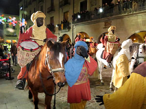 La Cavalcada de Reis 2015. Arribada a la pla&ccedil;a del Vi i rebuda de l'alcalde