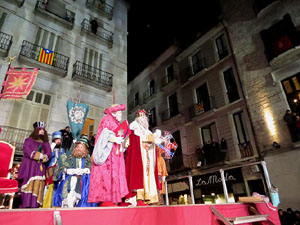 La Cavalcada de Reis 2015. Arribada a la pla&ccedil;a del Vi i rebuda de l'alcalde