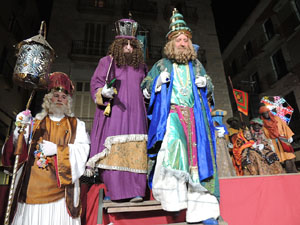 La Cavalcada de Reis 2015. Arribada a la pla&ccedil;a del Vi i rebuda de l'alcalde