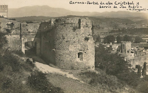 Vista del Portal de Sant Crist&ograve;fol. A l'esquerra s'observa la Torre Magdala