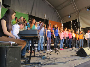 Festival A Capella 2015. Cor de la Universitat de Girona a la pla&ccedil;a de la Independ&egrave;ncia