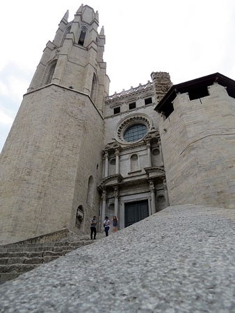 El campanar des de la pla&ccedil;a de Sant Feliu