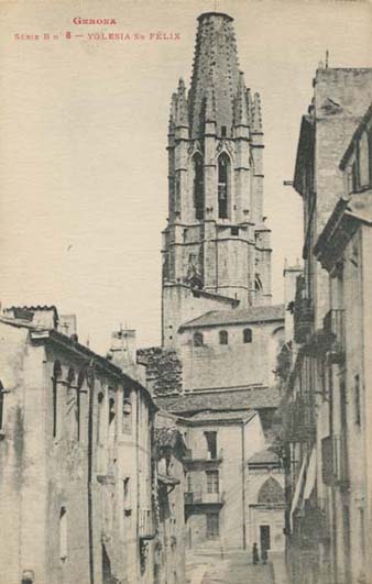 Vista de l'esgl&eacute;sia i el campanar de Sant Feliu des de la pujada hom&ograve;nima. 1900-1924