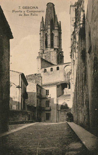 L'esgl&eacute;sia i el campanar de Sant Feliu vistos des de la pujada hom&ograve;nima. 1896-1925
