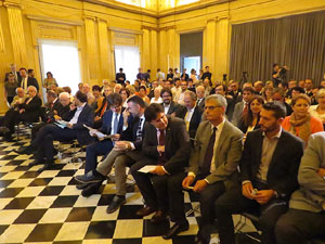 Diada Nacional 2015. Acte institucional al Sal&oacute; de descans del Teatre Municipal de Girona