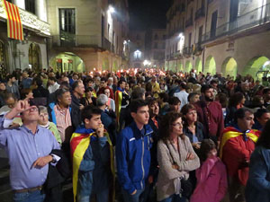 Diada Nacional 2015. IX Marxa de Torxes de Girona. Actes a la pla&ccedil;a del Vi