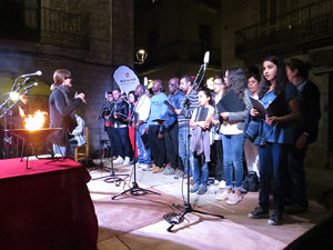 Diada Nacional 2015. IX Marxa de Torxes de Girona. Actes a la pla&ccedil;a del Vi