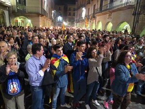 Diada Nacional 2015. IX Marxa de Torxes de Girona. Actes a la pla&ccedil;a del Vi