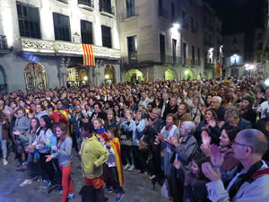 Diada Nacional 2015. IX Marxa de Torxes de Girona. Actes a la pla&ccedil;a del Vi