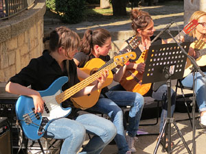 Festival de Guitarra de Girona 2015. Orquestra de Guitarres de l�Escola de M&uacute;sica Moderna a Sant Pere de Galligants