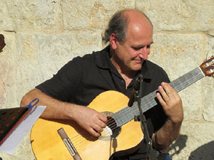 Festival de Guitarra de Girona 2015. Orquestra de Guitarres de l�Escola de M&uacute;sica Moderna a Sant Pere de Galligants