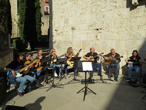 Festival de Guitarra de Girona 2015. Orquestra de Guitarres de l�Escola de M&uacute;sica Moderna a Sant Pere de Galligants