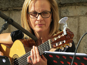 Festival de Guitarra de Girona 2015. Orquestra de Guitarres de l�Escola de M&uacute;sica Moderna a Sant Pere de Galligants