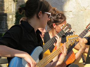 Festival de Guitarra de Girona 2015. Orquestra de Guitarres de l�Escola de M&uacute;sica Moderna a Sant Pere de Galligants