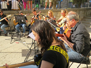 Festival de Guitarra de Girona 2015. Orquestra de Guitarres de l�Escola de M&uacute;sica Moderna a Sant Pere de Galligants